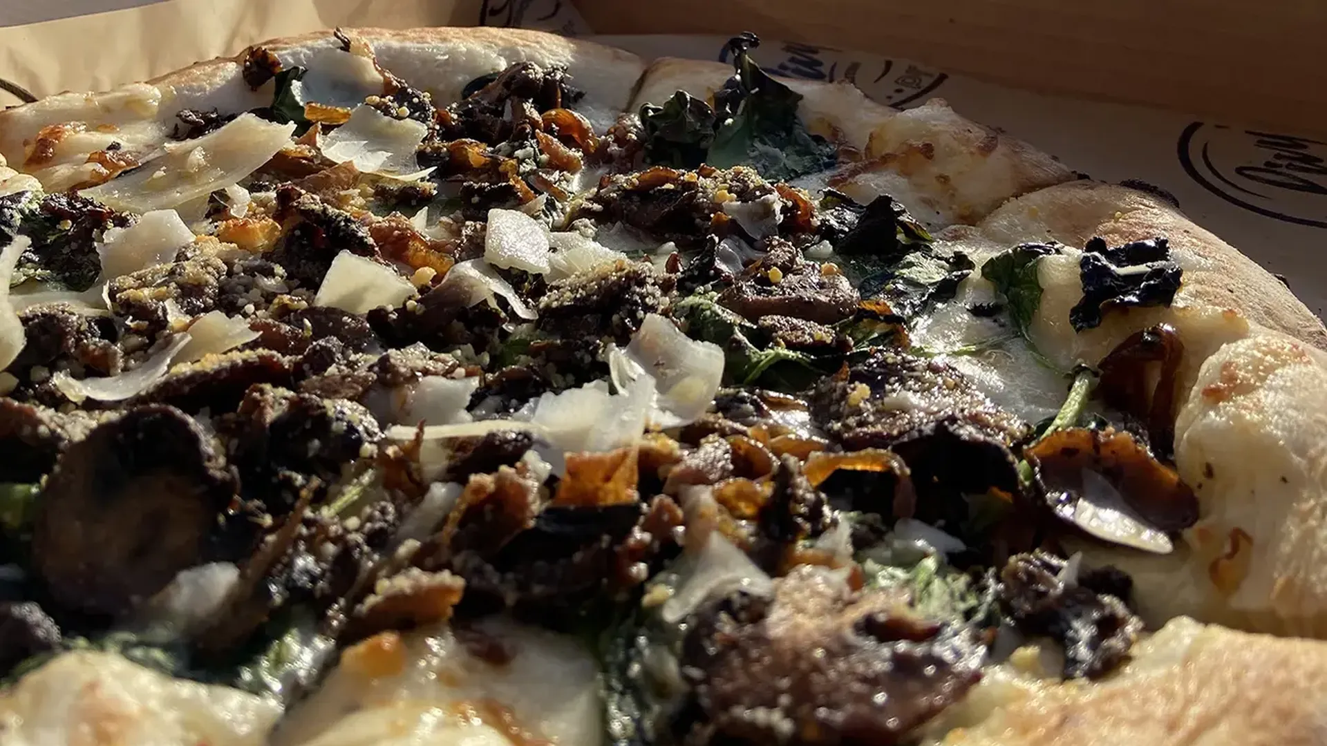 Livy's Neapolitan Pizzeria's vegan pizza il fungo. Photo: Ashley Mahoney/Axios