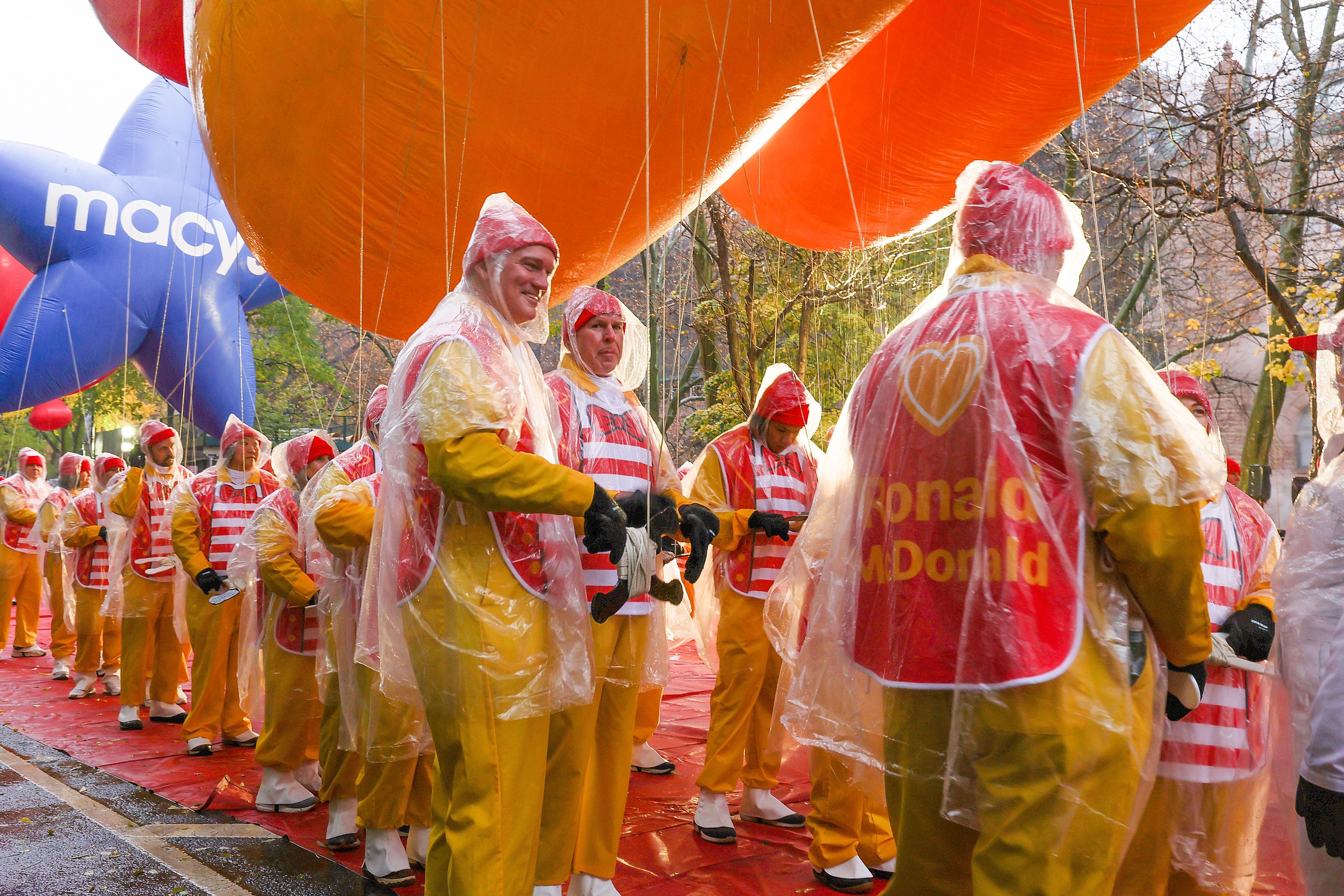 In photos Macy's Thanksgiving Day Parade floats through NYC