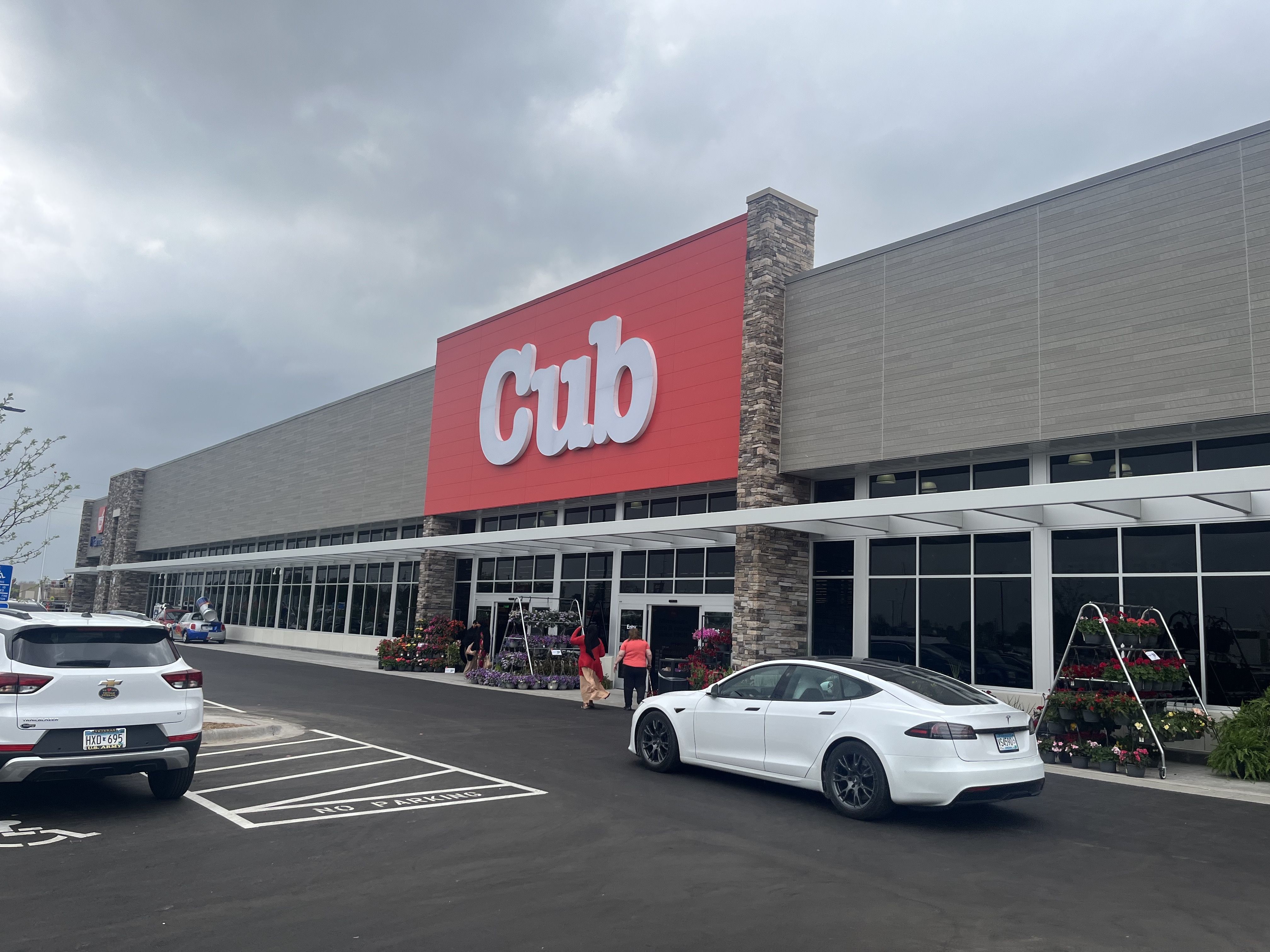 The outside of a Cub Store in bUrnsville 