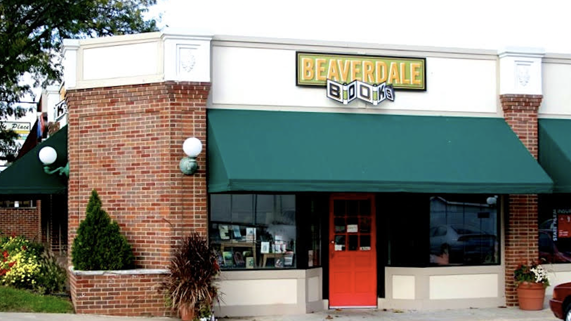 The storefront of Beaverdale Books