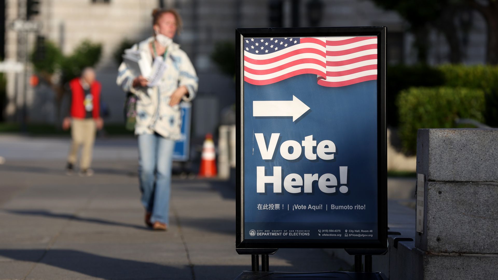 Vote here sign