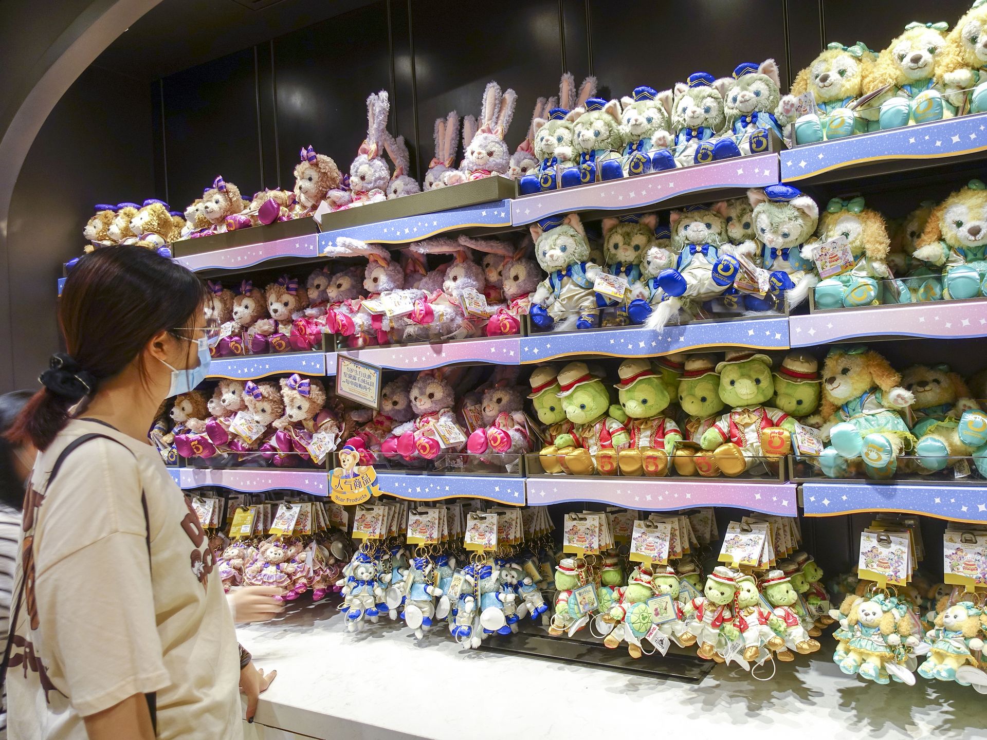 Retail stores to sell smaller, toys this holiday