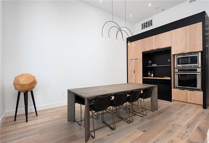 127 N Tryon St #414 dining room