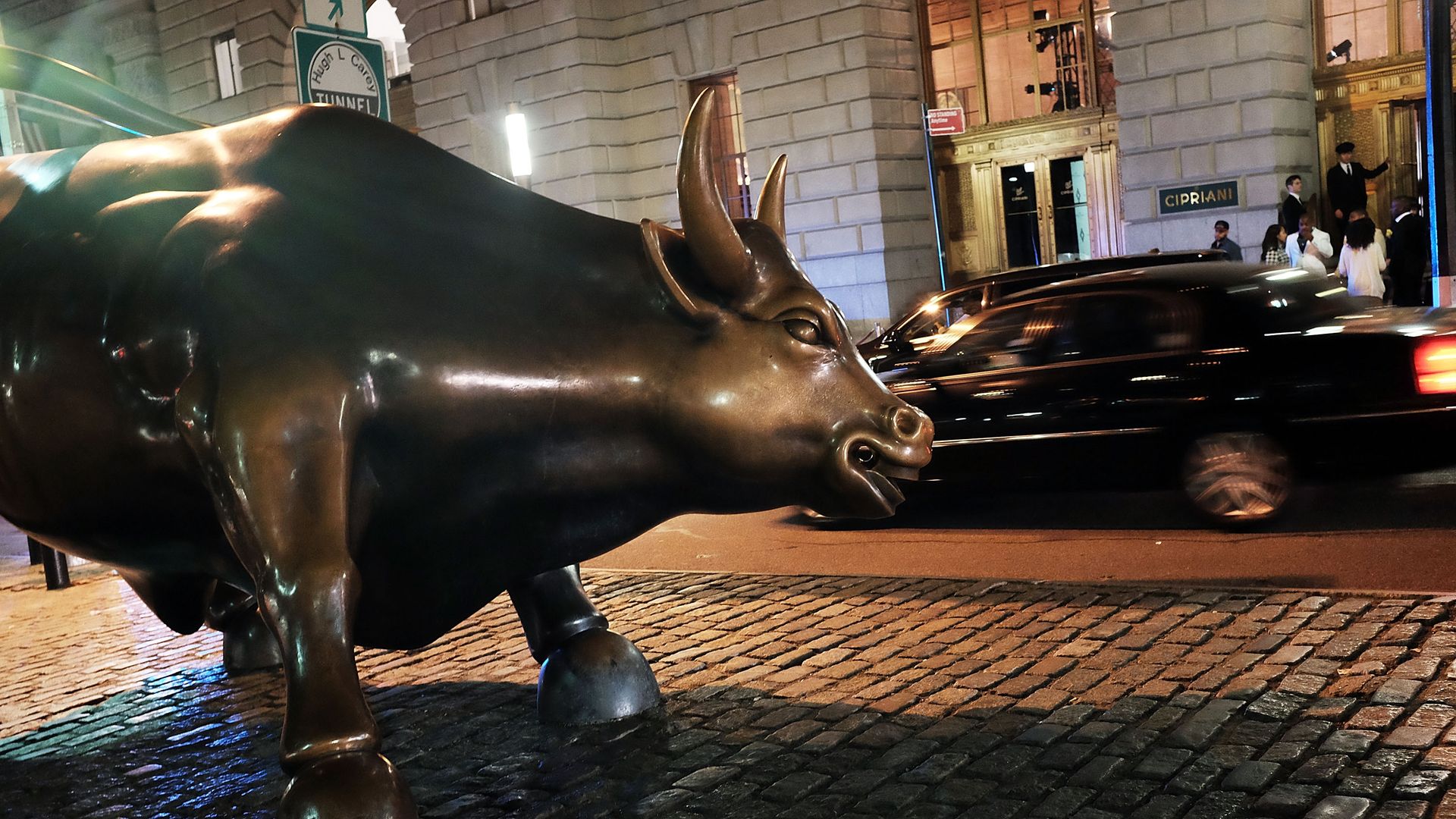 Wall Street bull statue.