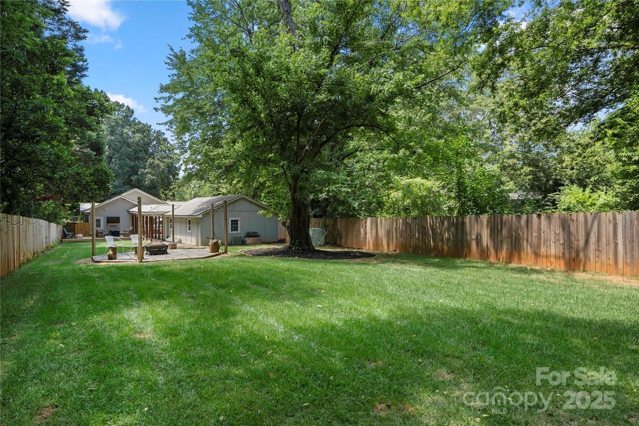 houses for sale in charlotte with a pool