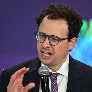 Scoop: Anthropic CEO apologizes for leaked memo criticizing Trump