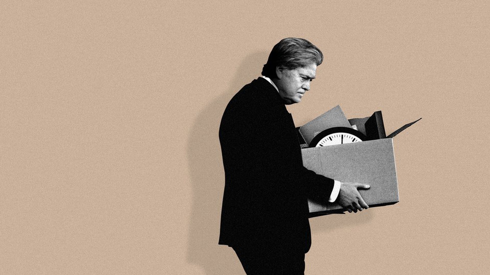 Steve Bannon packs up his things