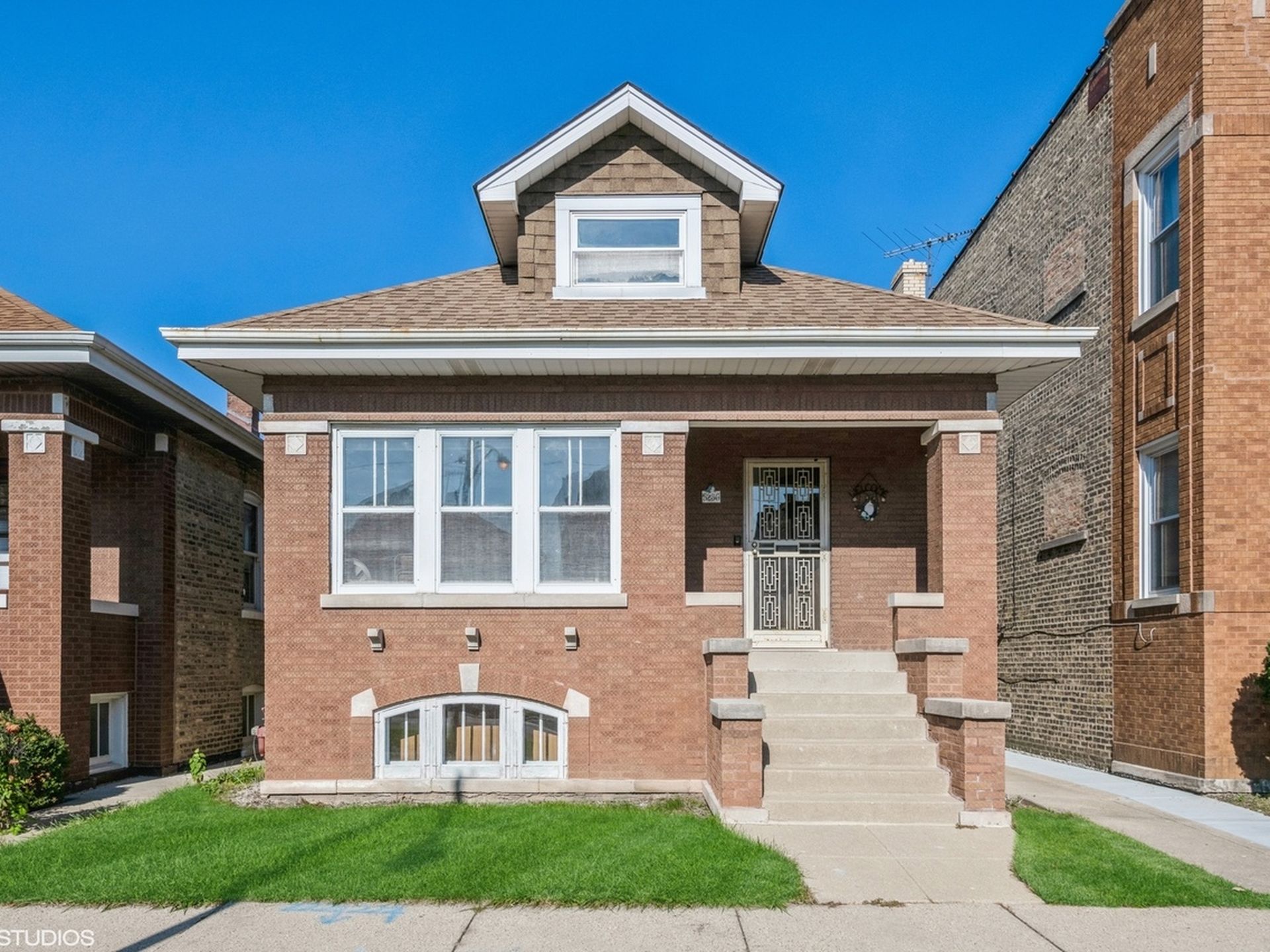 What homes $300K can get you in Chicago - Axios Chicago