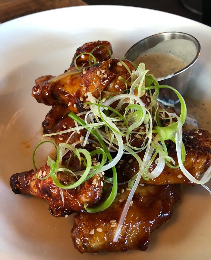 chicken-wings-at-suffolk-punch