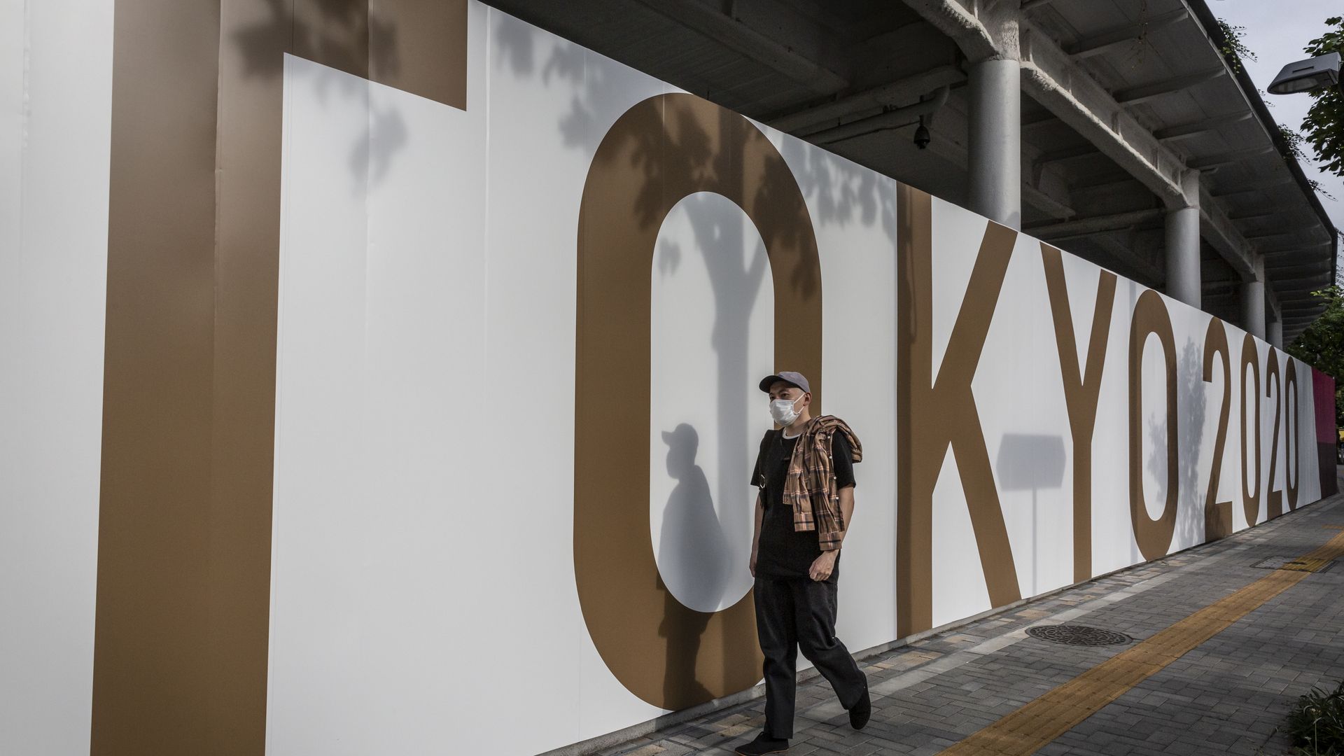 Man with mask walks in Tokyo, Japan.