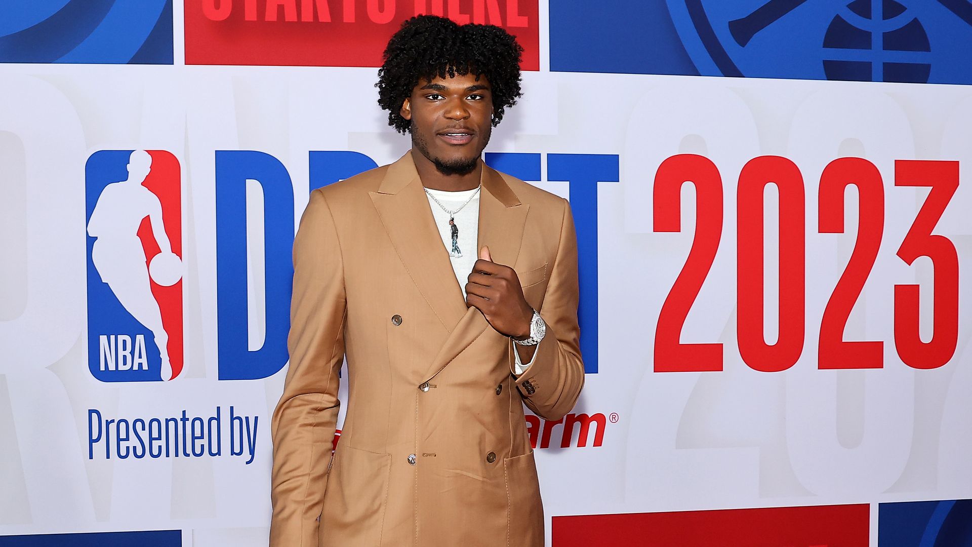 Jarace Walker poses in front of an NBA Draft sign.