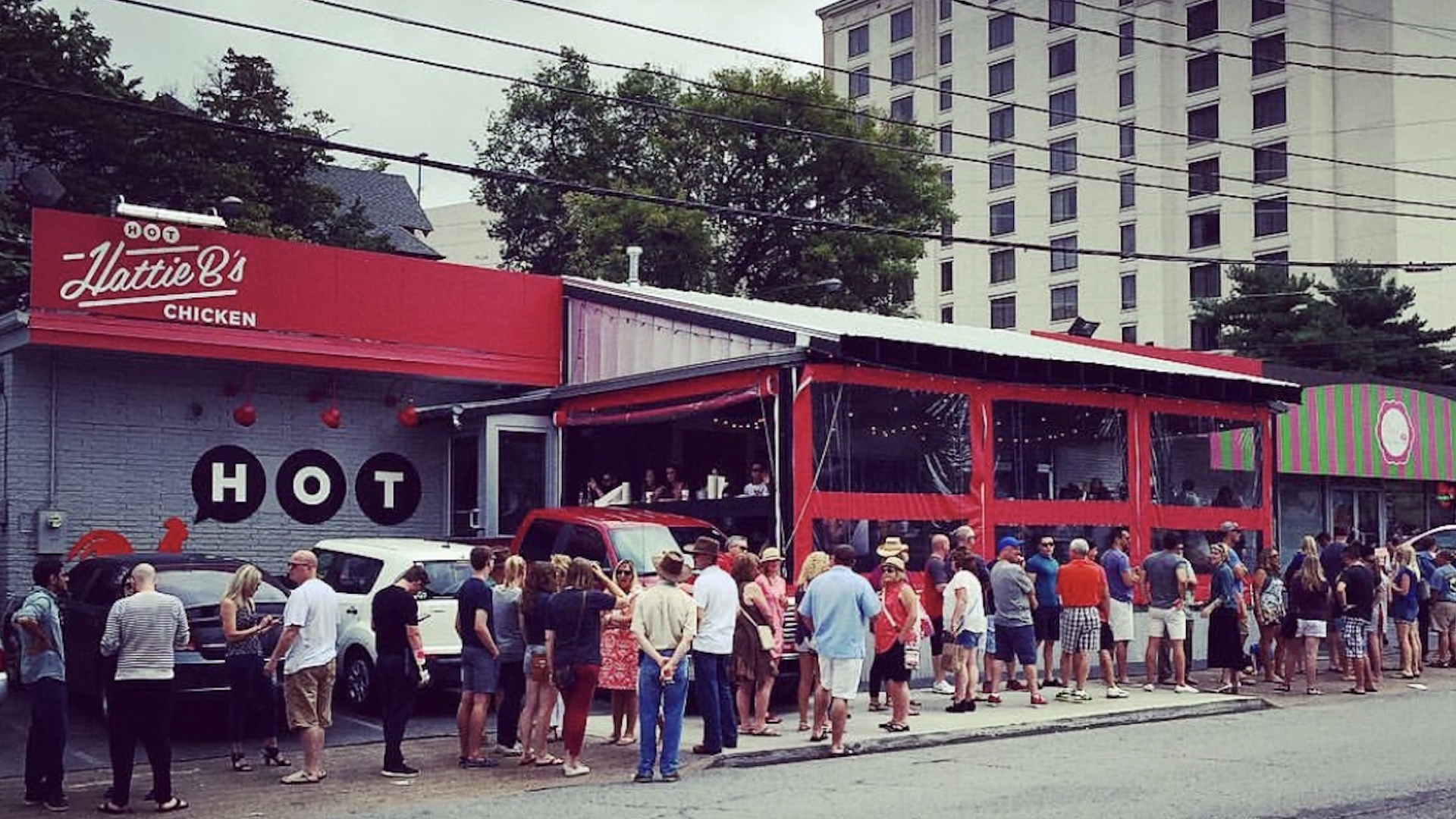 The line outside of Hattie B's in Midtown.