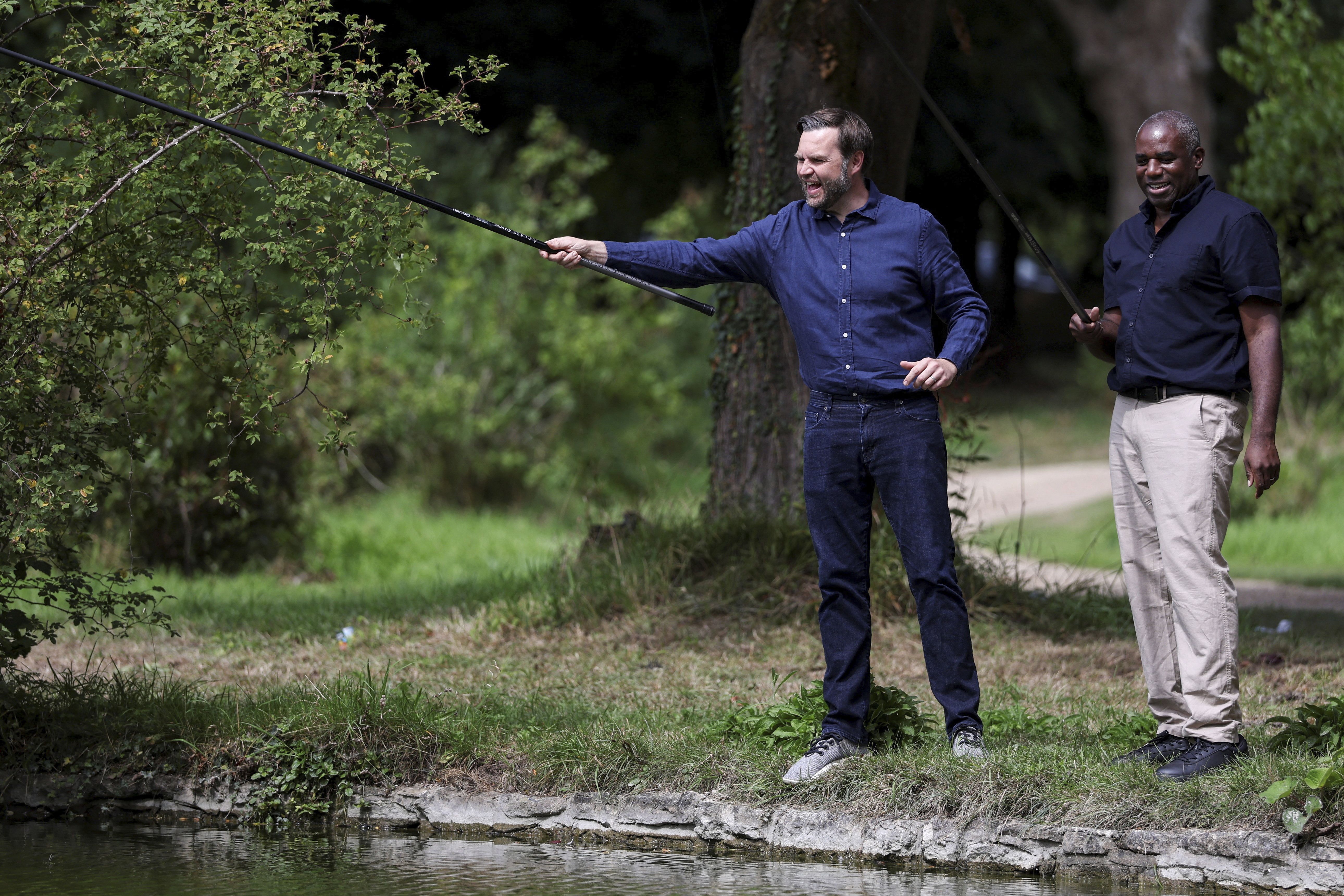 . Vice President JD Vance fishes with British Foreign Secretary David Lammy at Chevening House in Sevenoaks, Britain, August 8, 2025. REUTERS/Suzanne Plunkett