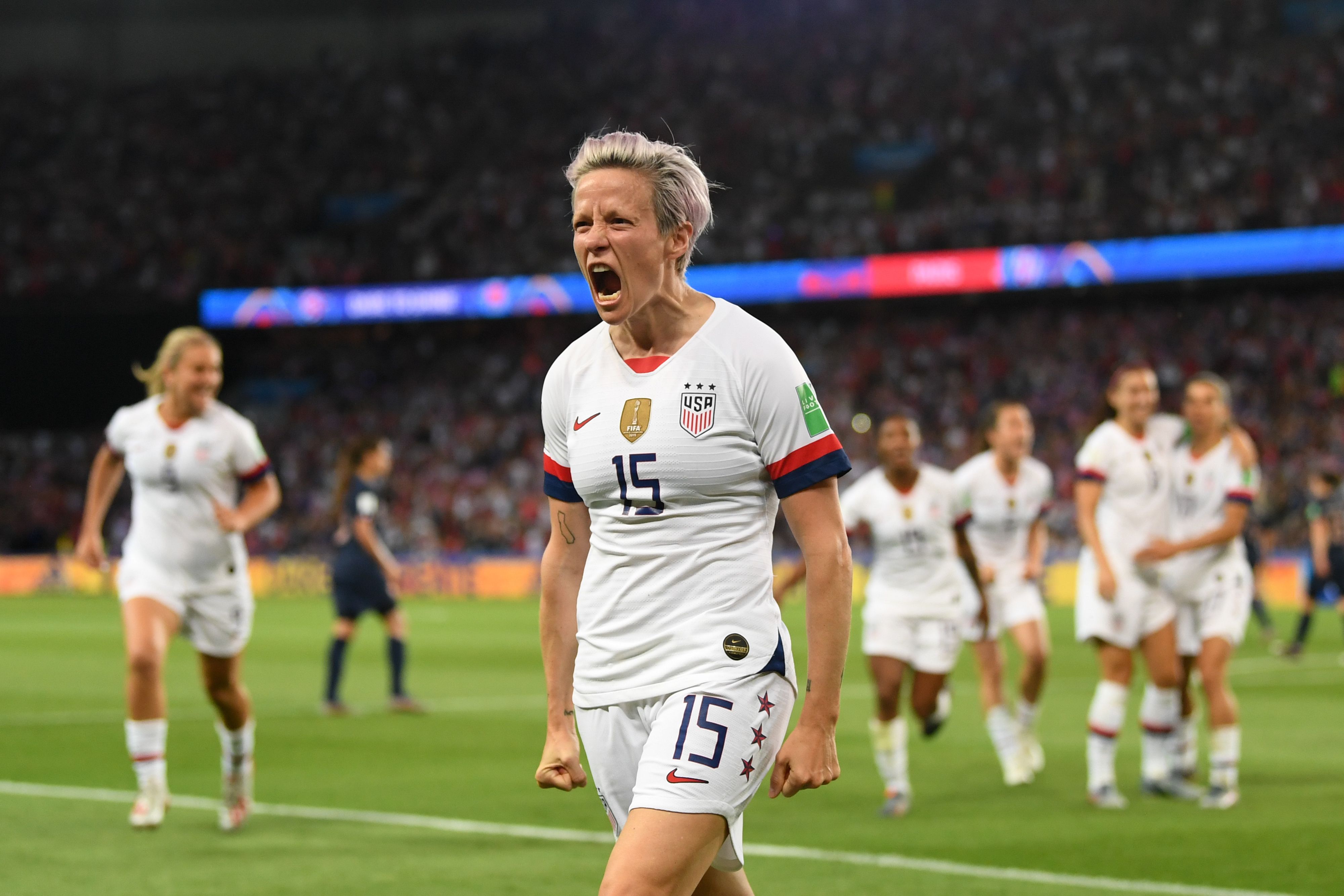 Megan Rapinoe celebrates her goal