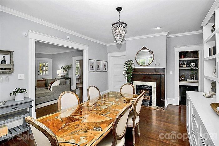 1609 Belvedere Ave dining