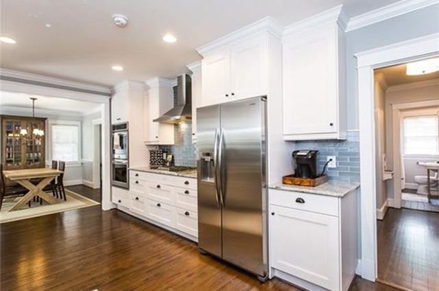 2009 Charlotte Drive kitchen