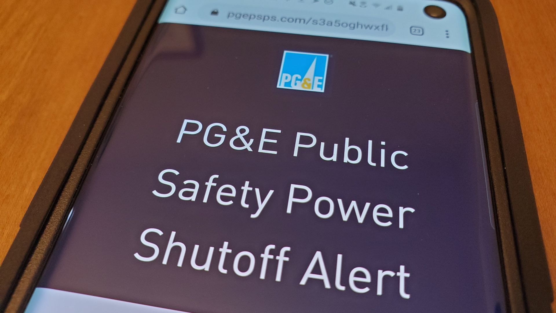 A cellphone displaying a PG&E power alert. 