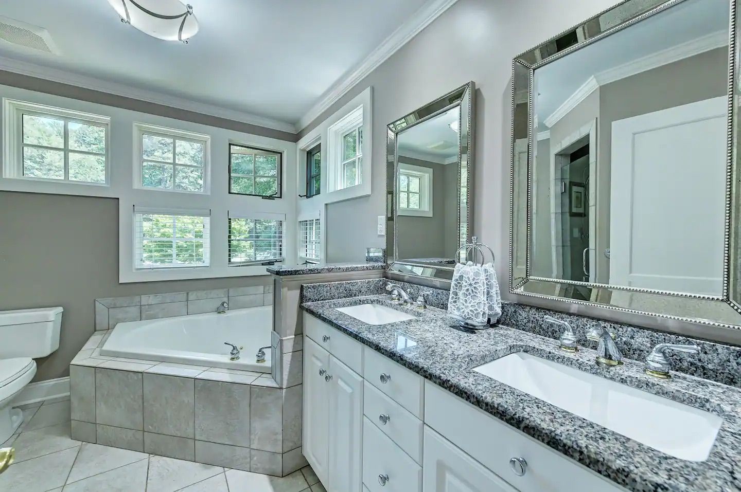 Charlotte Love is blind lake house