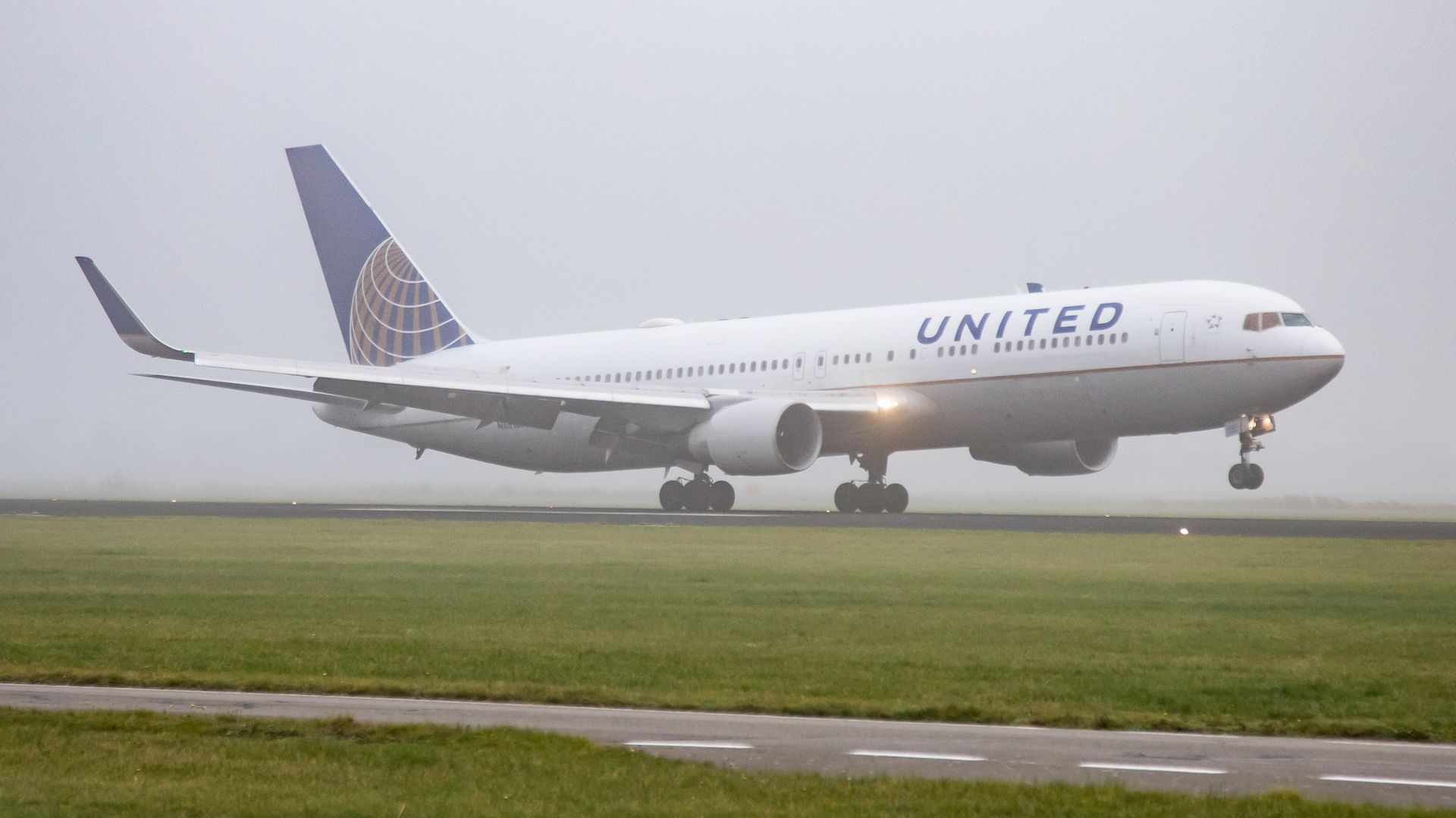 United airlines flight.