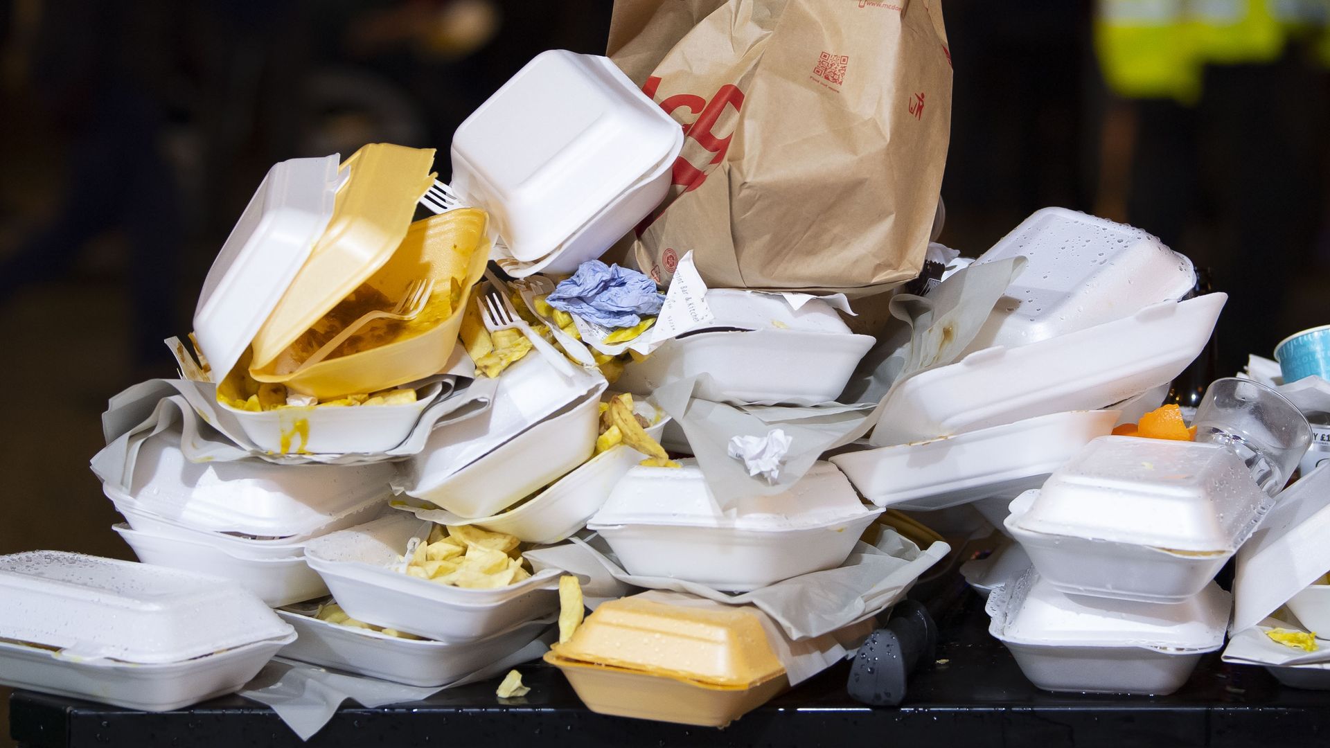 A pile of styrofoam food containers 