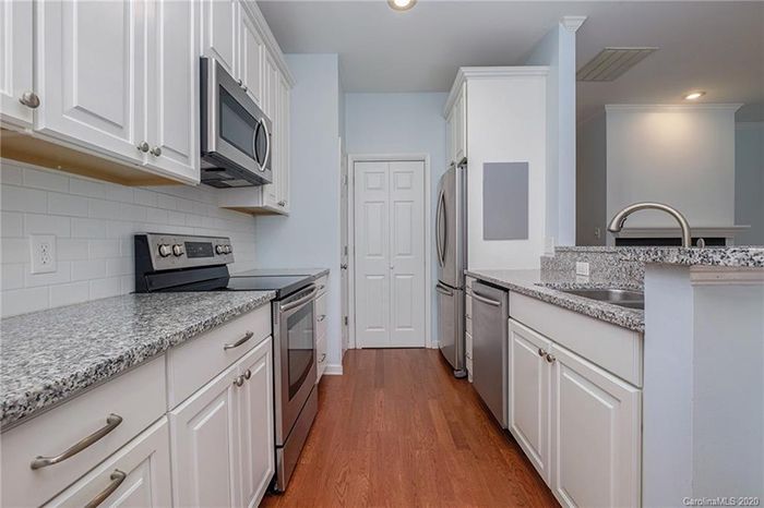 2515 Dilworth Heights Lane kitchen