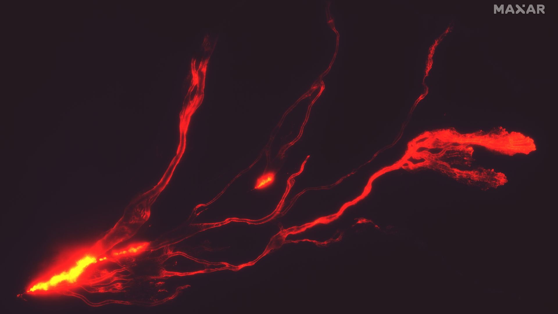 Mauna Loa's lava flow is seen moving along the Northeast Rift Zone on Nov. 28. Photo: Satellite image ©2022 Maxar Technologies