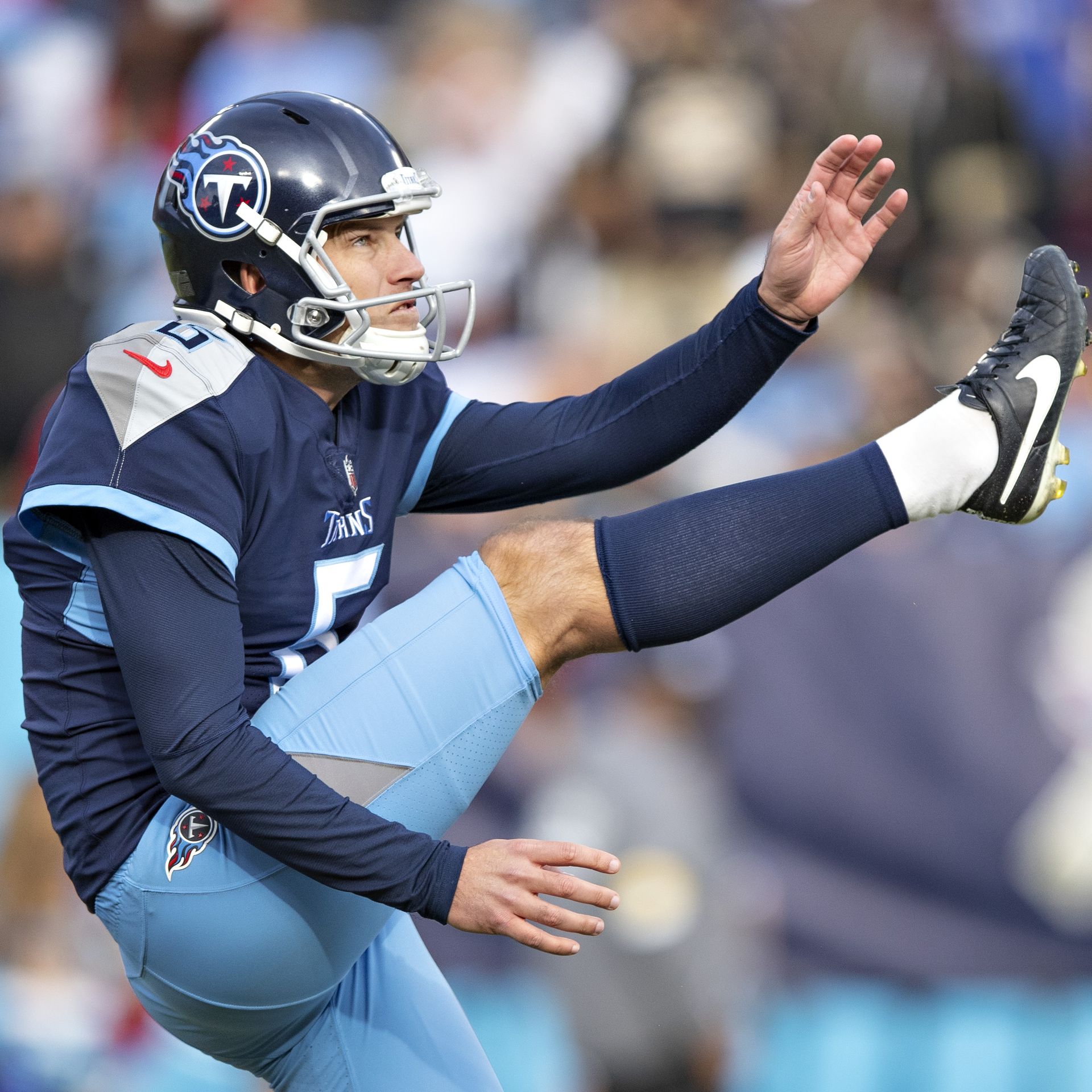 Tennessee Titans release longtime punter Brett Kern