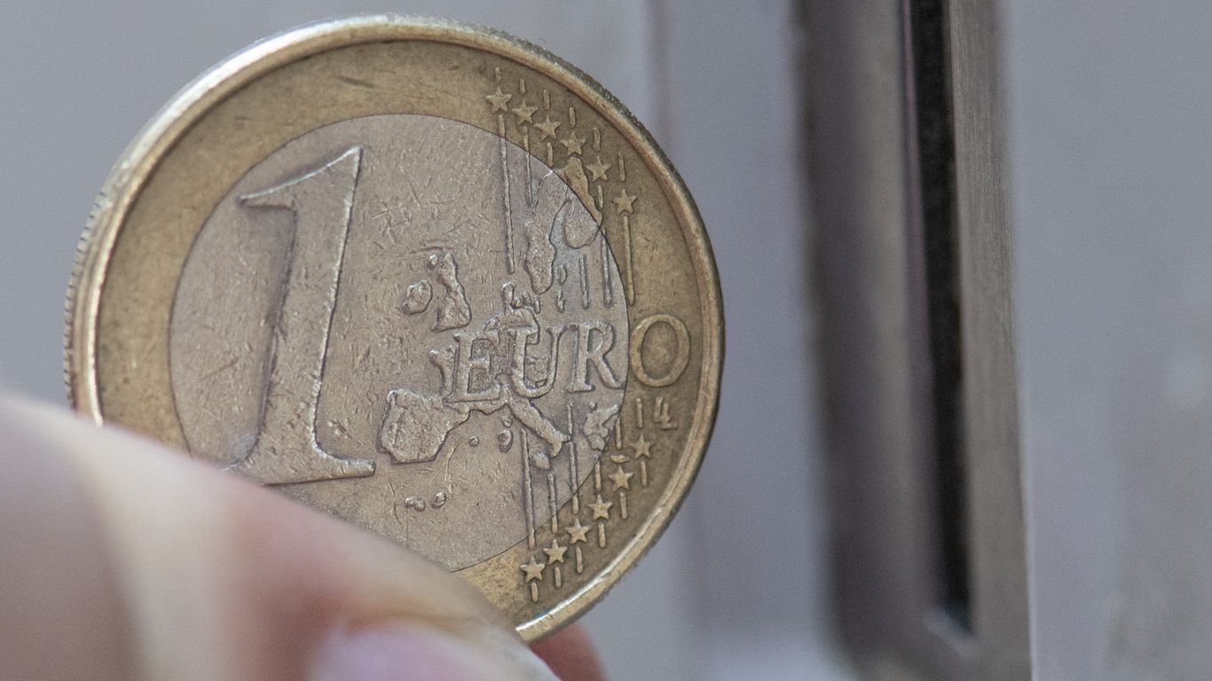 The euro sinks to lowest level in 2 years against the dollar