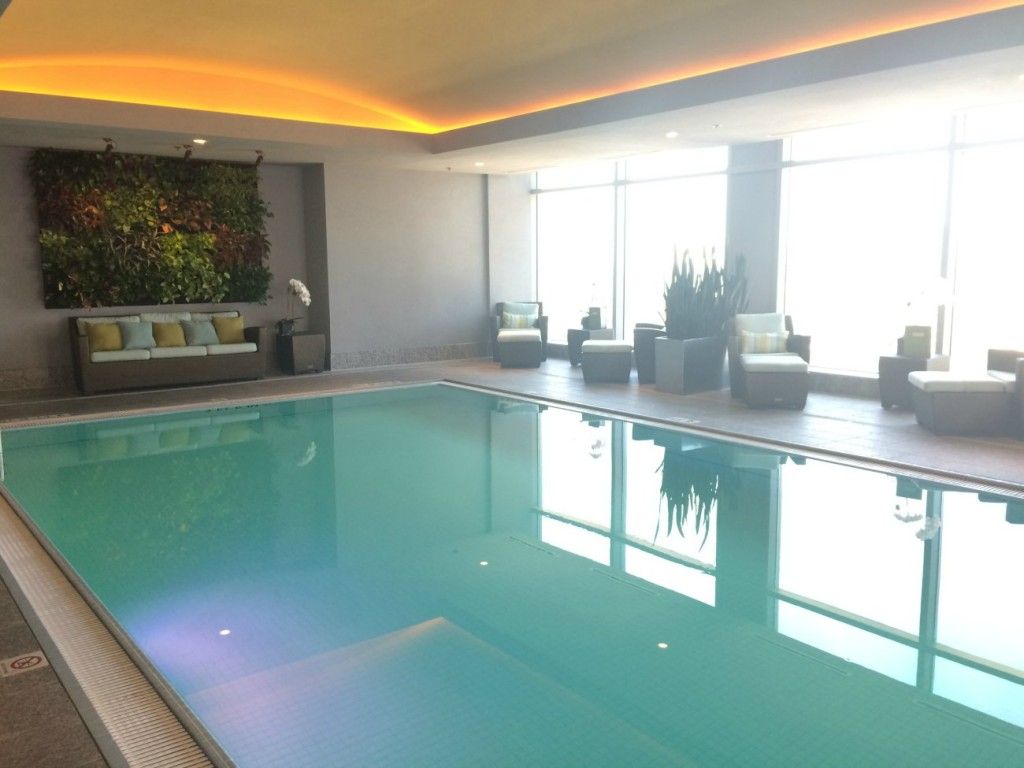 Ritz Charlotte Aqua Lounge