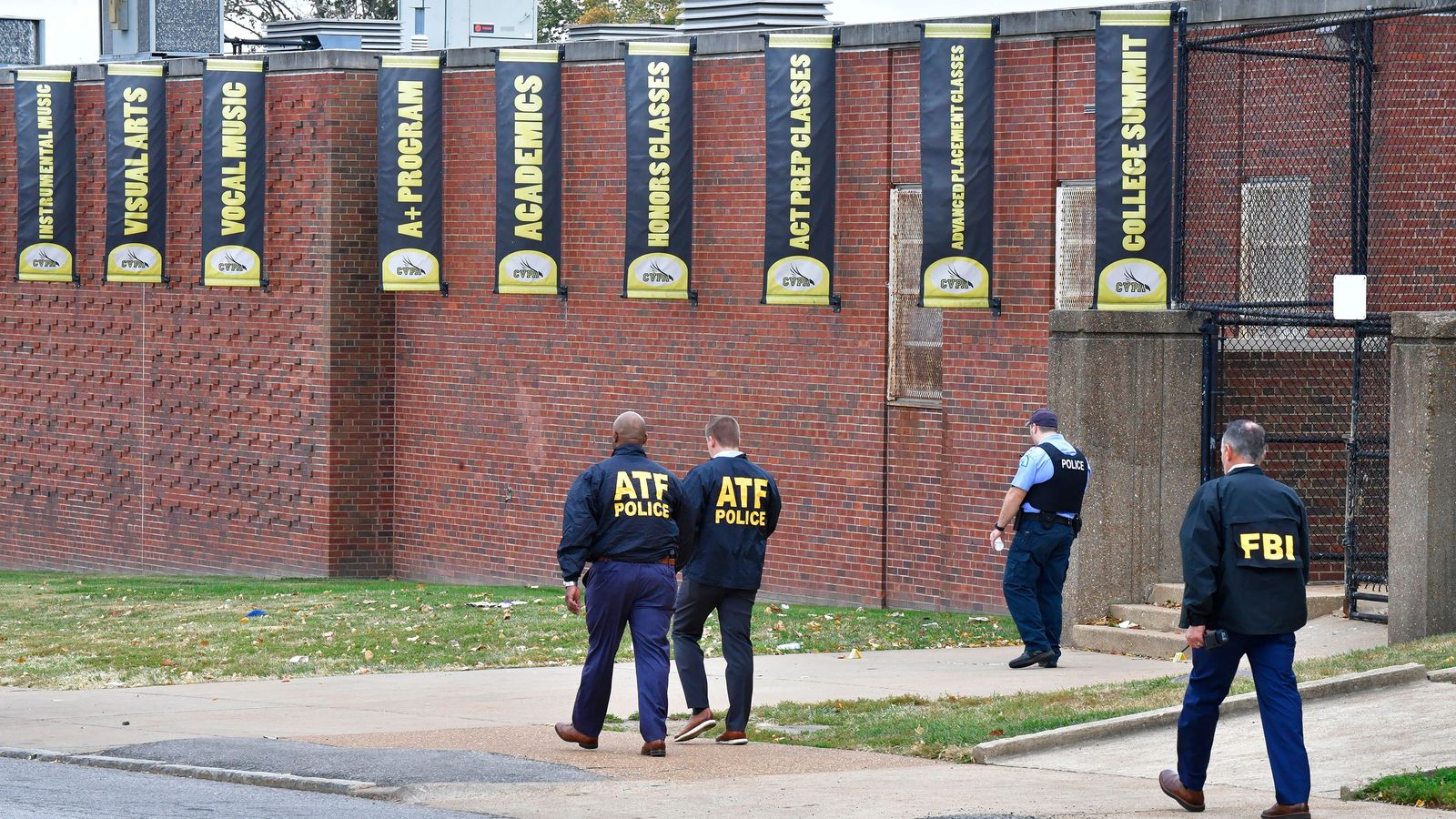 St. Louis school shooting gunman had AR15style weapon, 600 rounds of ammo