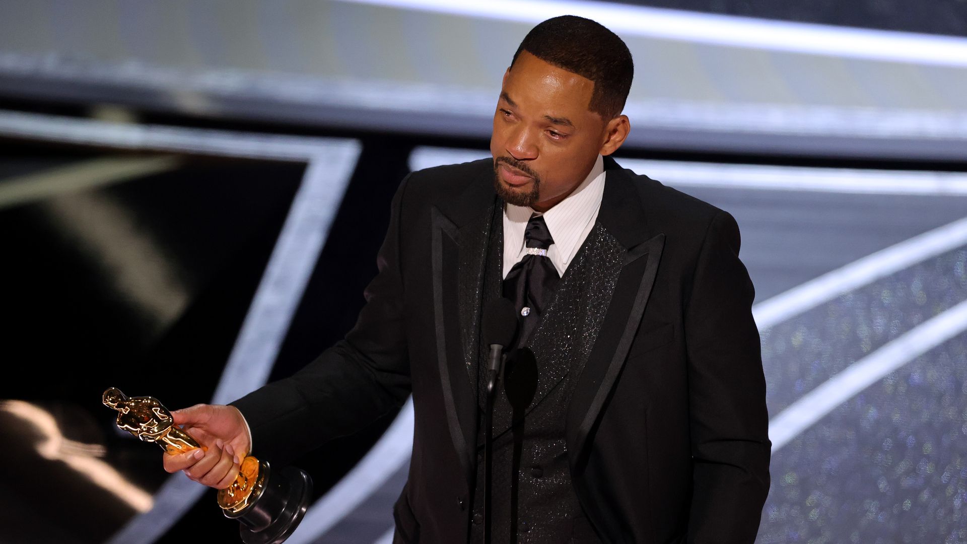  Will Smith accepts the Actor in a Leading Role award for ‘King Richard’ onstage during the 94th Annual Academy Awards at Dolby Theatre on March 27, 2022 in Hollywood, California