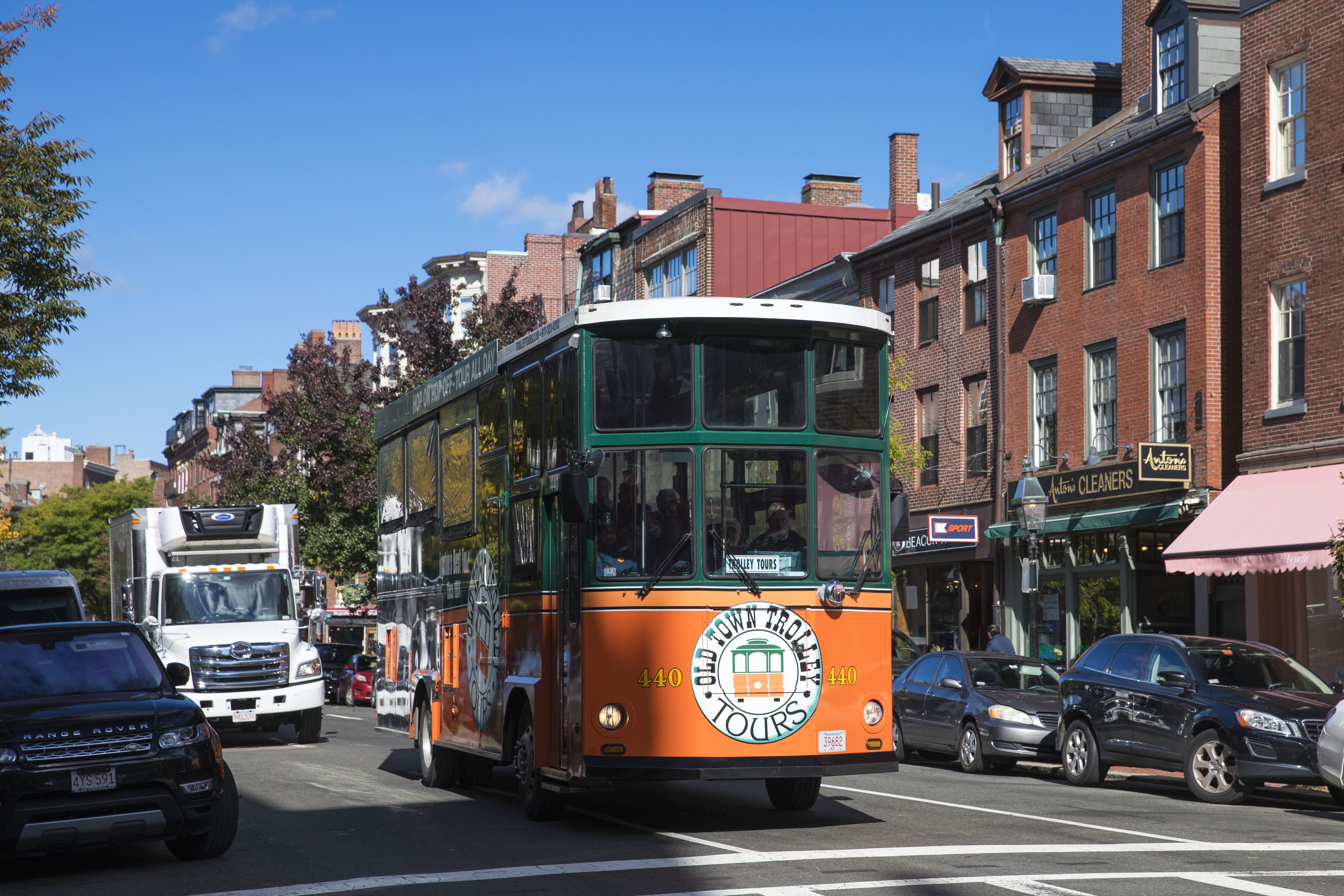 axios.com - Steph Solis - Boston tourism attractions expected a summer boon. It never came.
