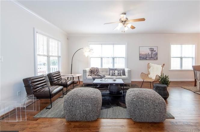 315 Woodvale Pl living room