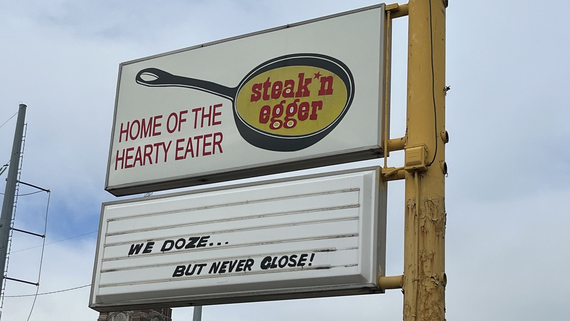 Restaurant sign with a pan logo reading \