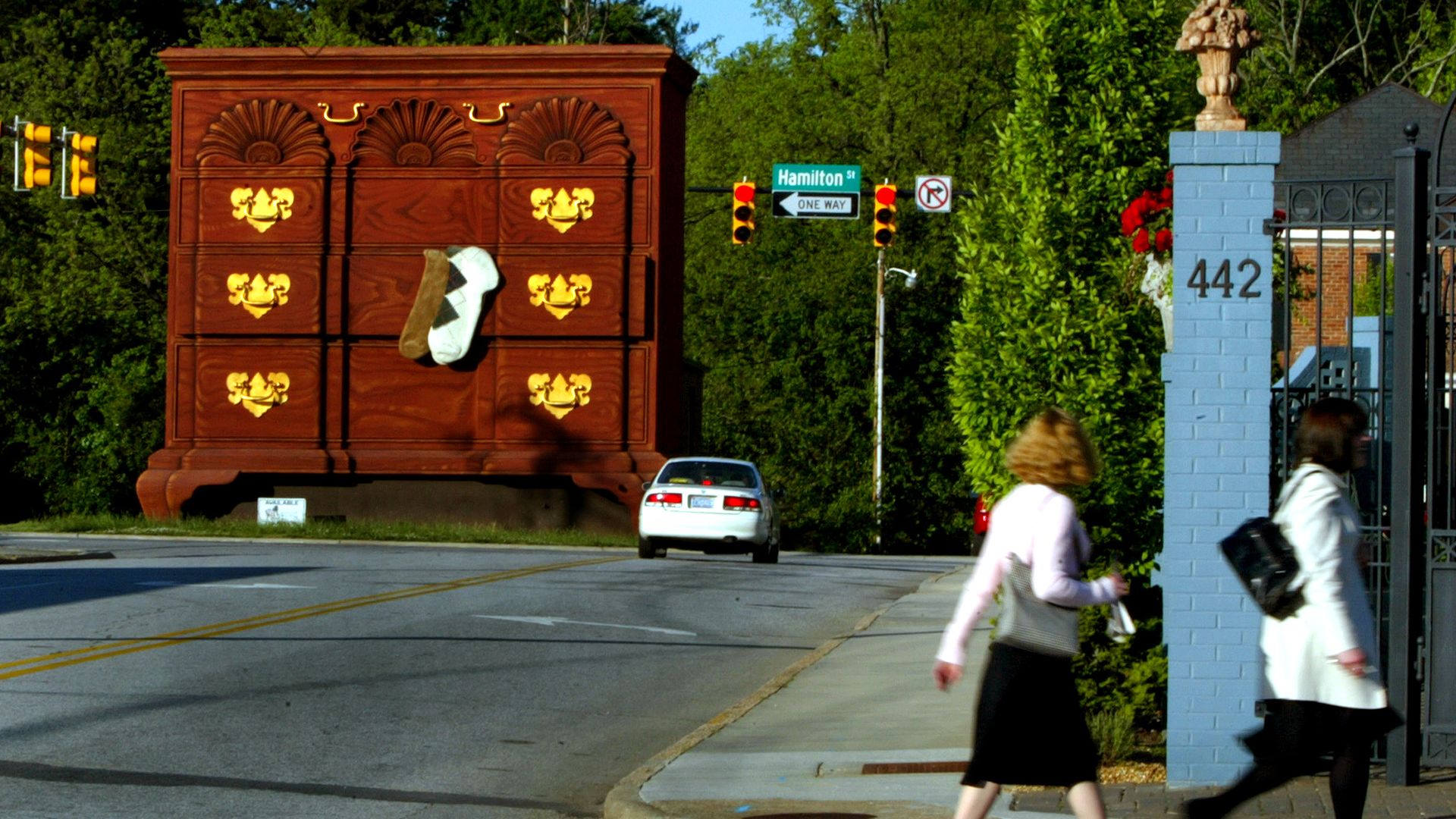 The world's largest chest of drawers stands on North Hamilton Street in High Point North Carolina. Built in 1926 to draw attention to High Point as the home furnishings capitol of the world. (Photo by Gina Ferazzi/Los Angeles Times via Getty Images)
