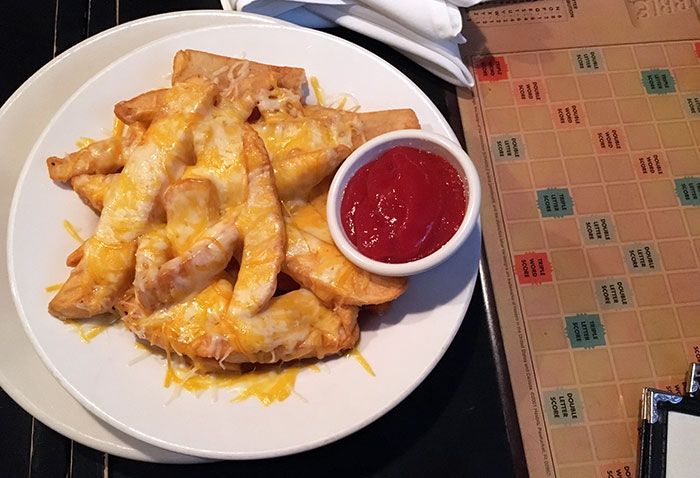 cheese-fries-at-sir-edmond-halleys