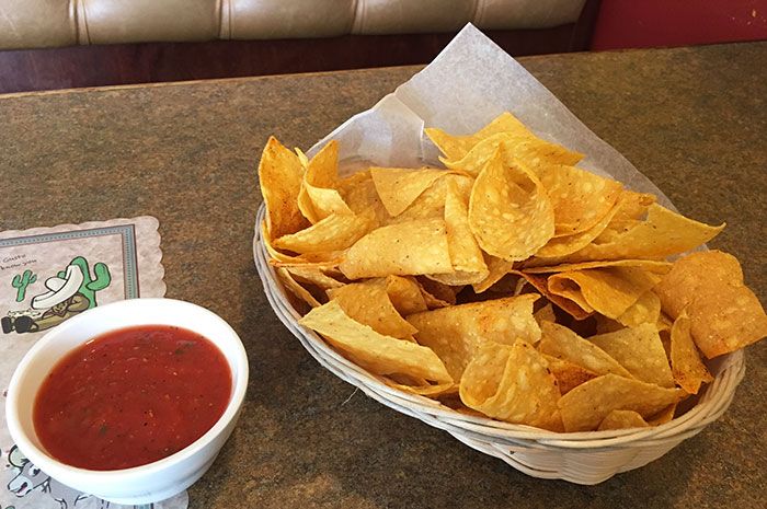 chips-and-salsa-at-three-amigos