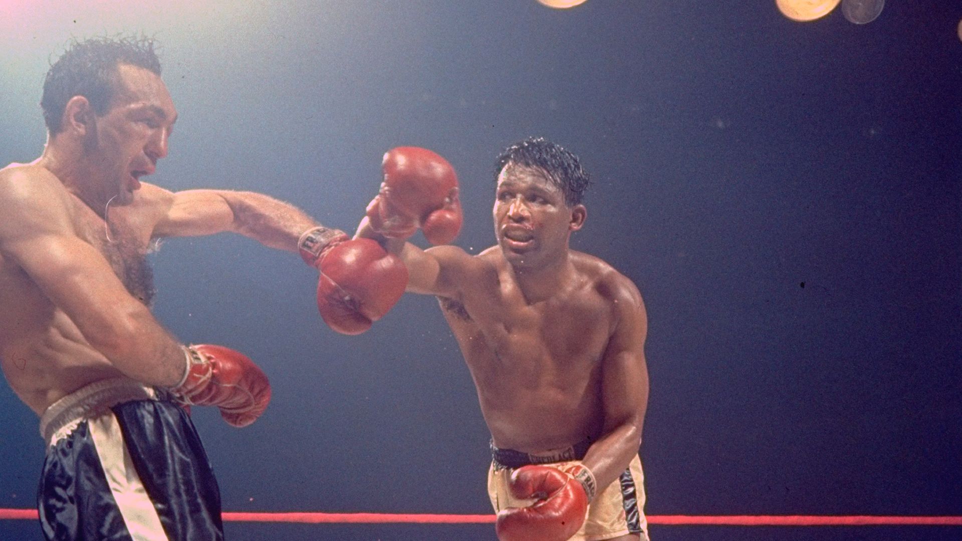 Sugar Ray Robinson fighting Basilio