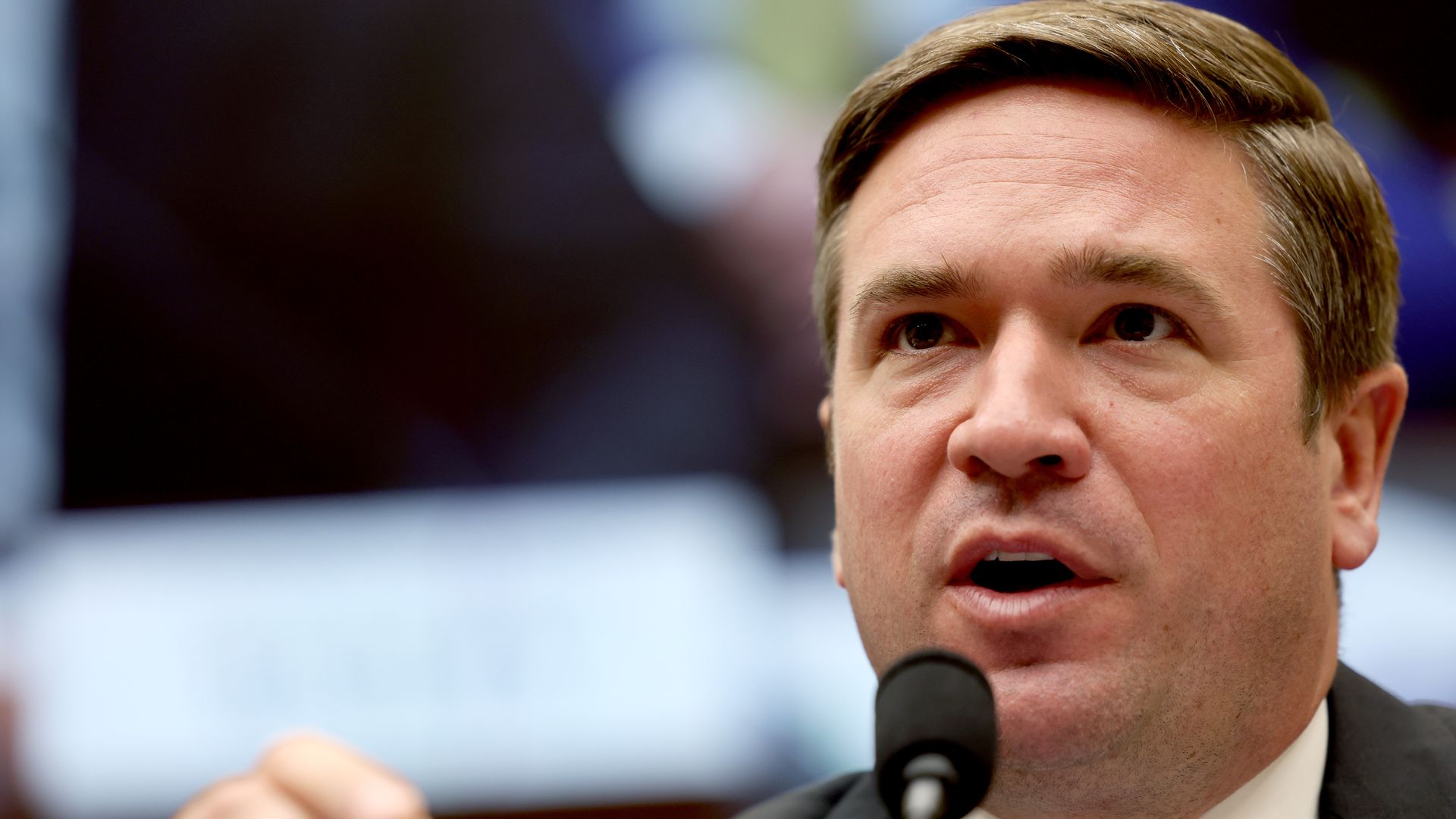 Andrew Bailey speaks into a microphone.