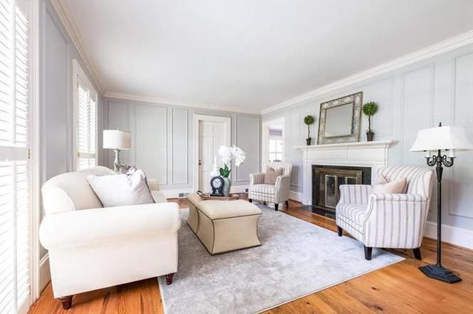 2524 Oxford Place living room