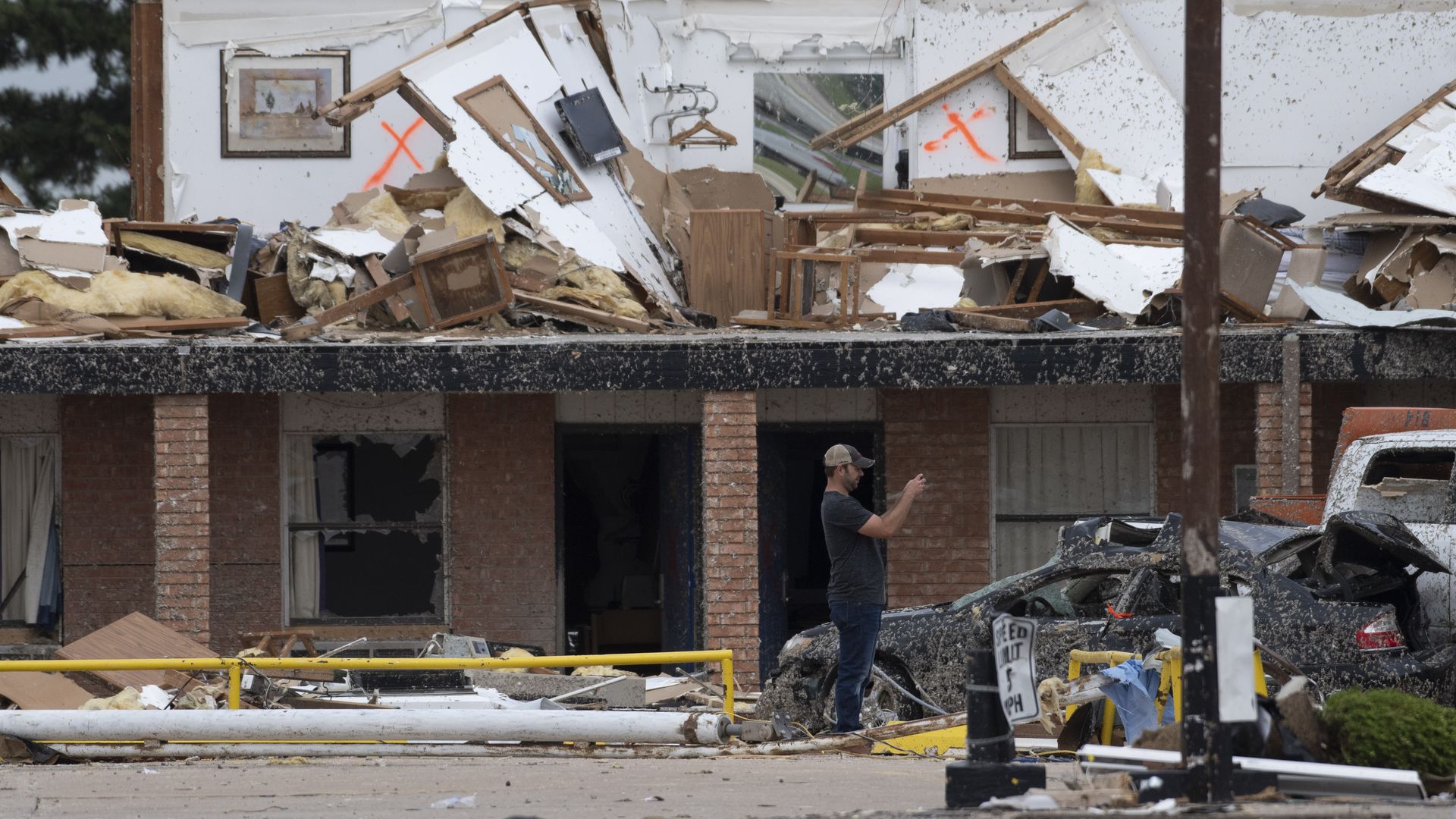 Tornado Hits El Reno, Oklahoma: Fatalities, Damage Reported