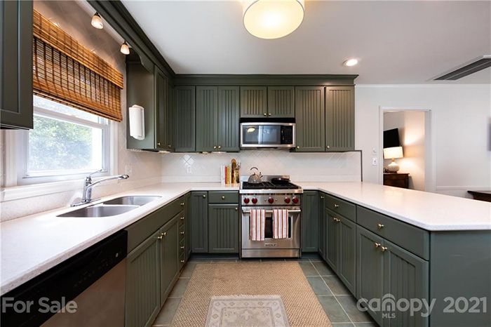 4617 Halstead Dr kitchen