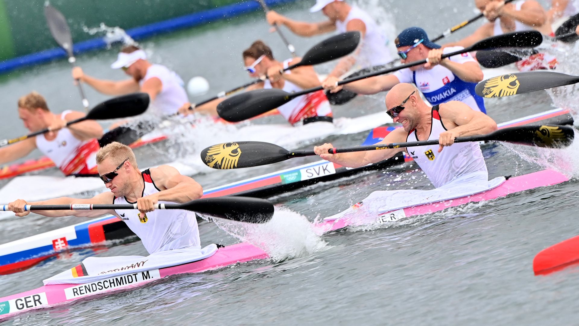 rowers making strained faces