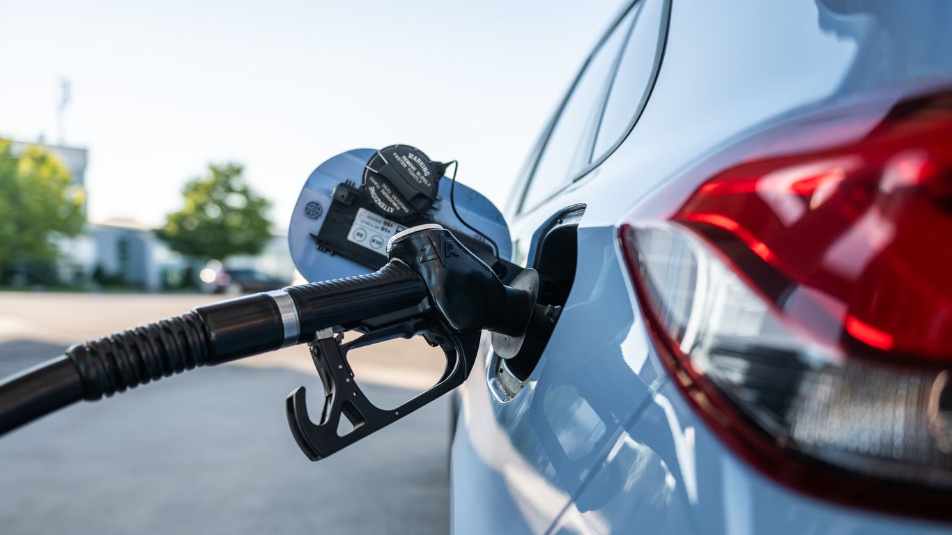 Labor Day Gas Prices Fall to Lowest Since 2020 Nationwide