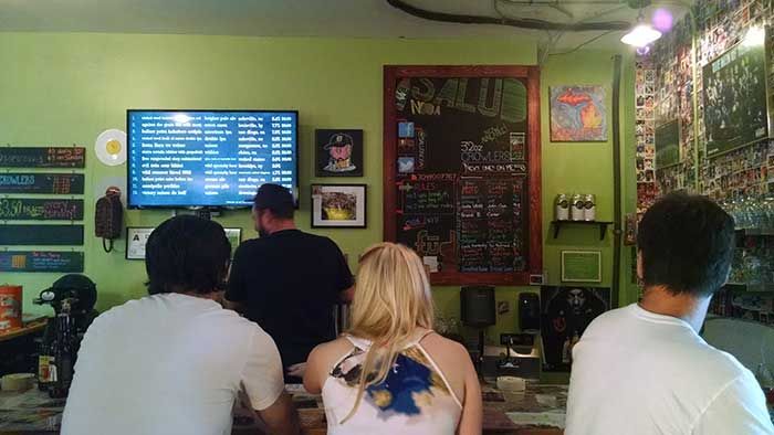 bar-at-salud-beer-shop