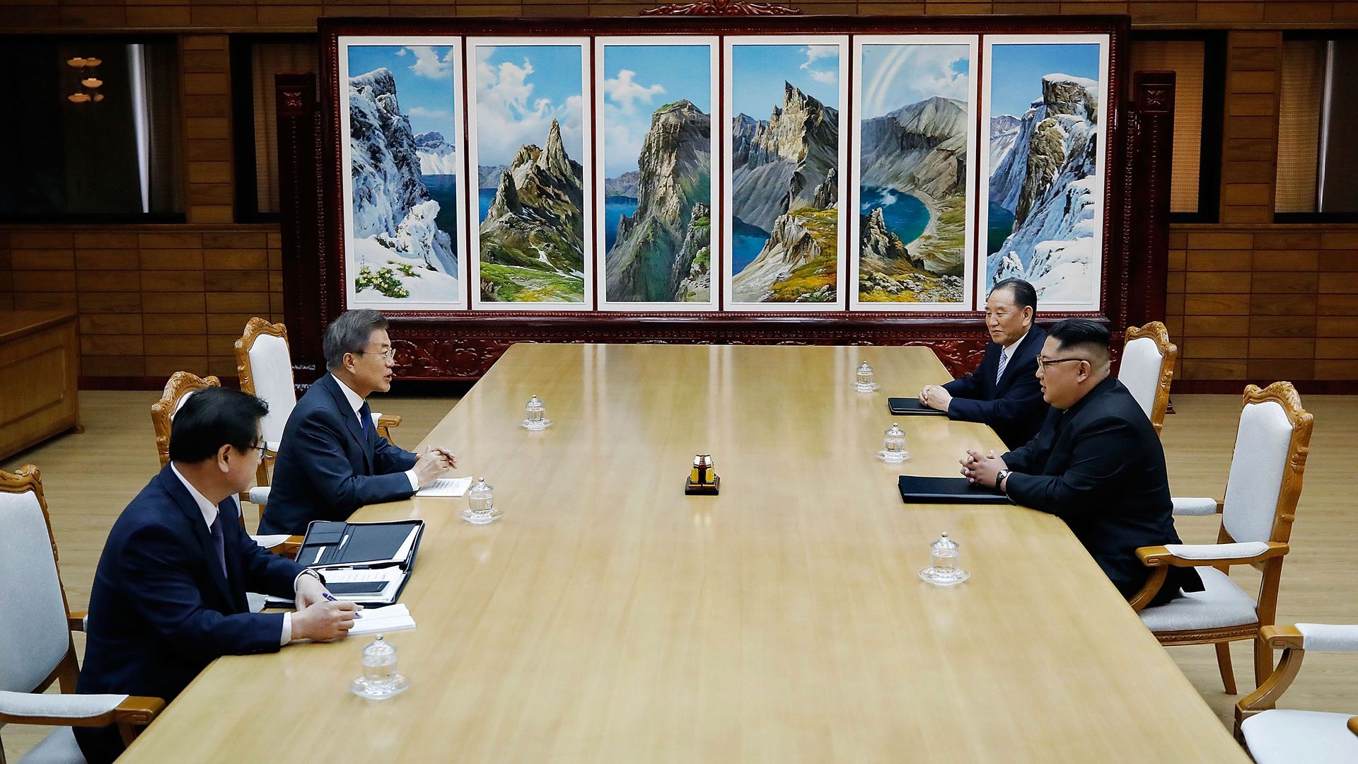  South Korean President Moon Jae-in (L) talks with North Korean leader Kim Jong-un (R) during their meeting on May 26, 2018 in Panmunjom, North Korea.