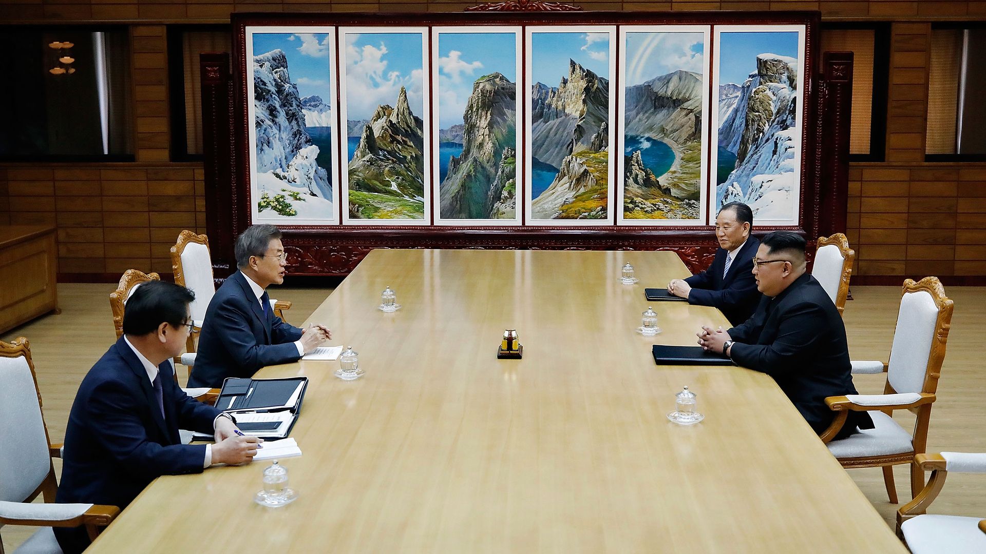 South Korean President Moon Jae-in (L) talks with North Korean leader Kim Jong-un (R) during their meeting on May 26, 2018 in Panmunjom, North Korea.