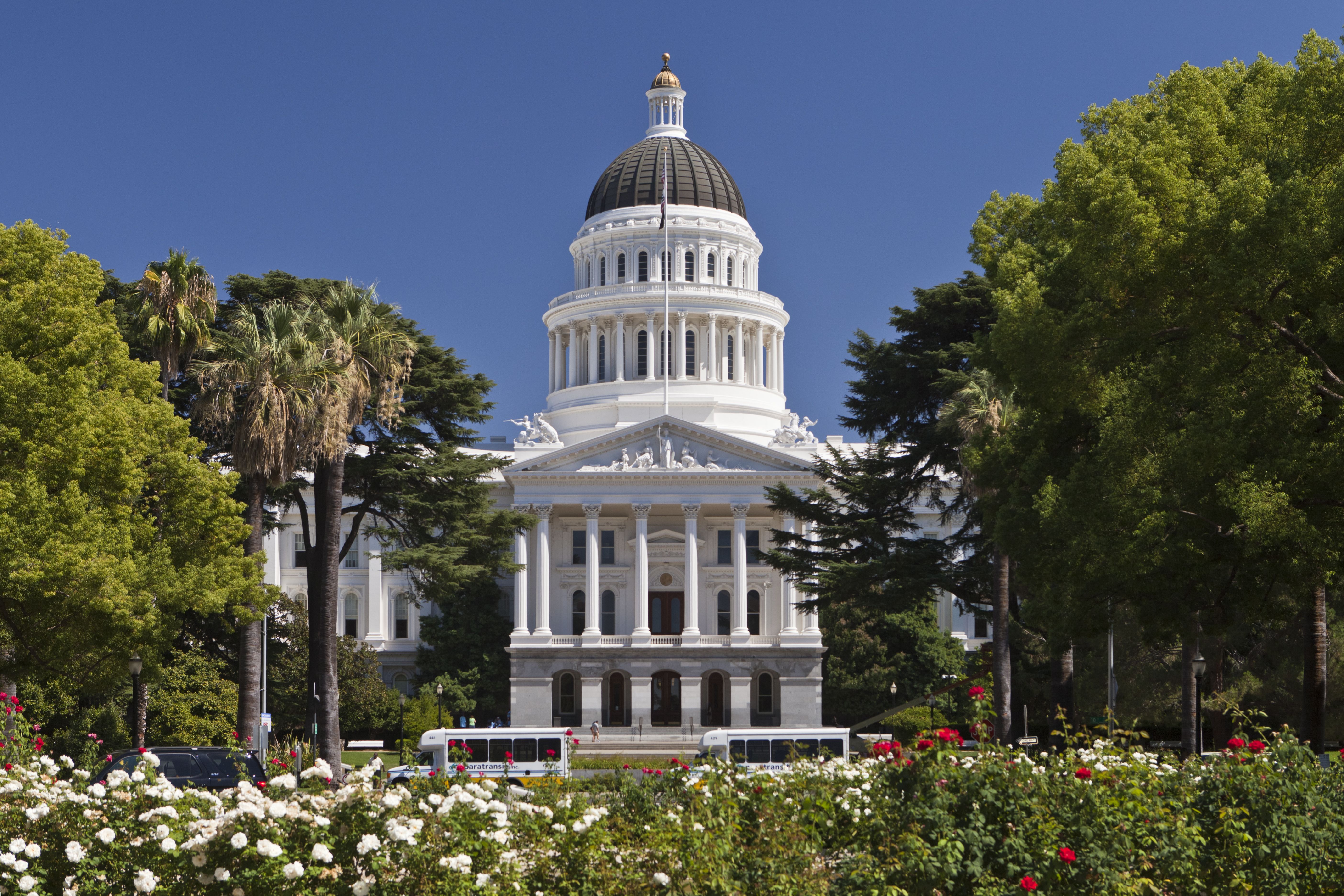 california-governor-signs-data-privacy-law-axios