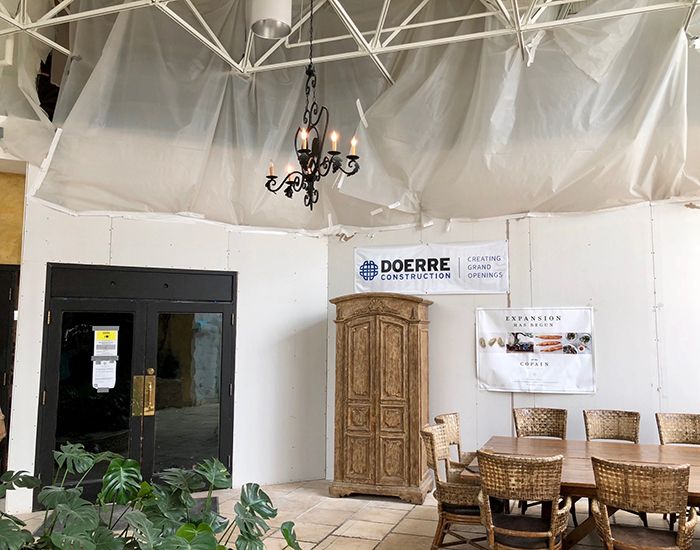 roosters-main-atrium-southpark-restaurant-charlotte