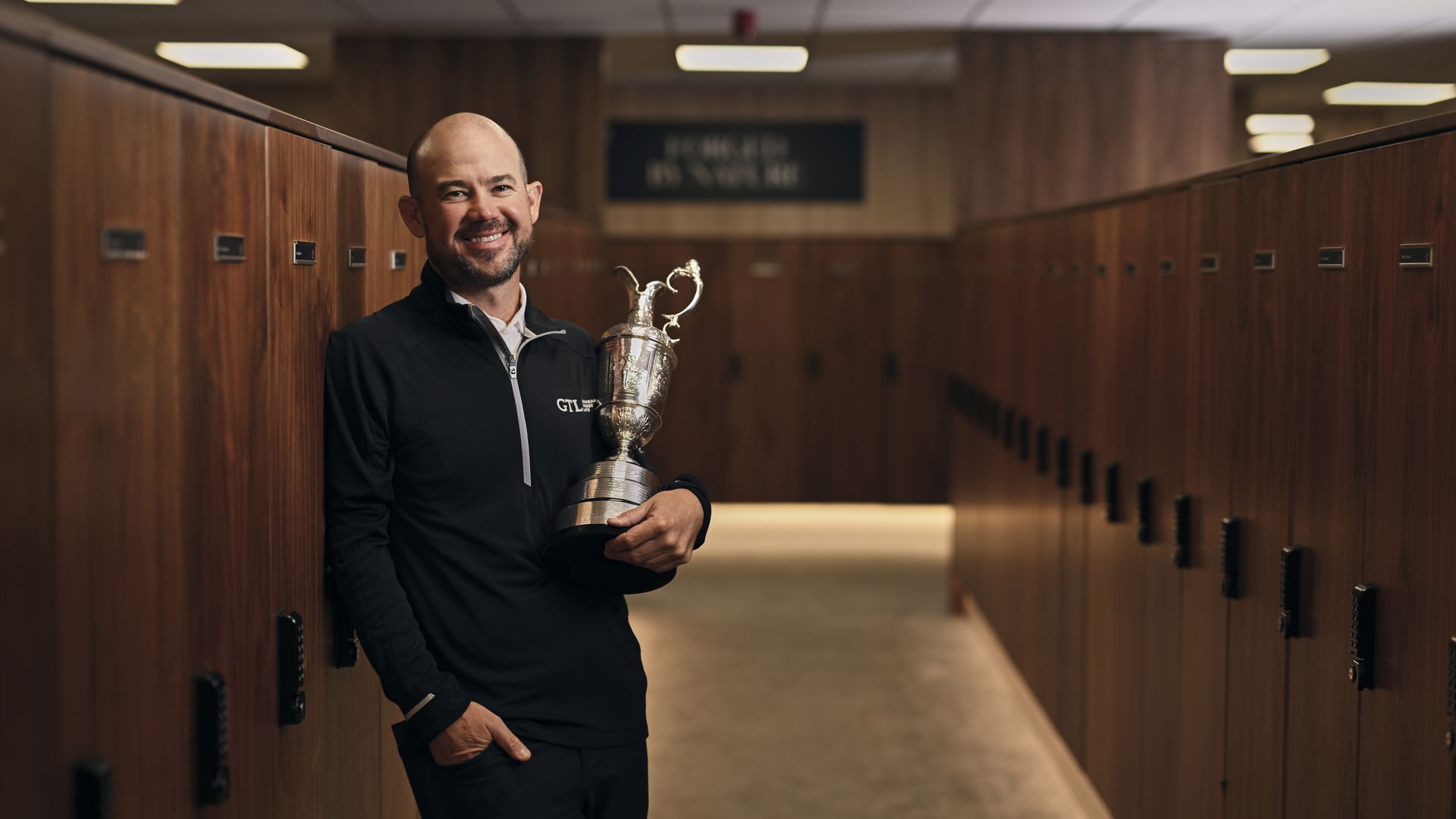 brian harman poses with trophy